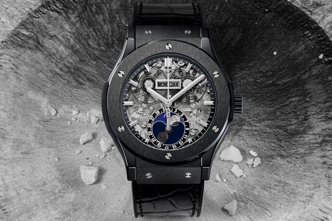 賞腕間明月 宇舶經典融合系列鏤空月相腕錶