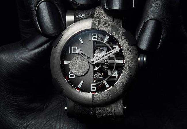 ROMAIN JEROME雙面人鈦金屬錶款