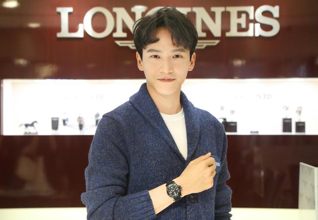 擔任 Longines 浪琴表 SOGO 名品店一日店長的曹晏豪
