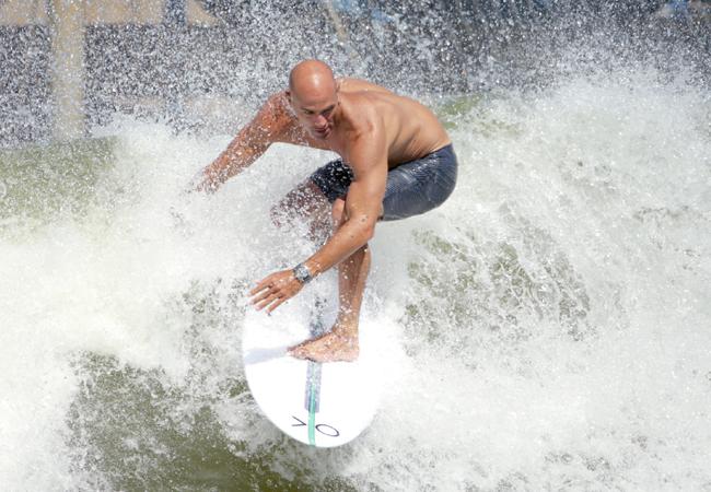 百年靈衝浪行動隊的Kelly Slater