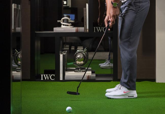 IWC特別把101專賣店打造成小型高爾夫球場