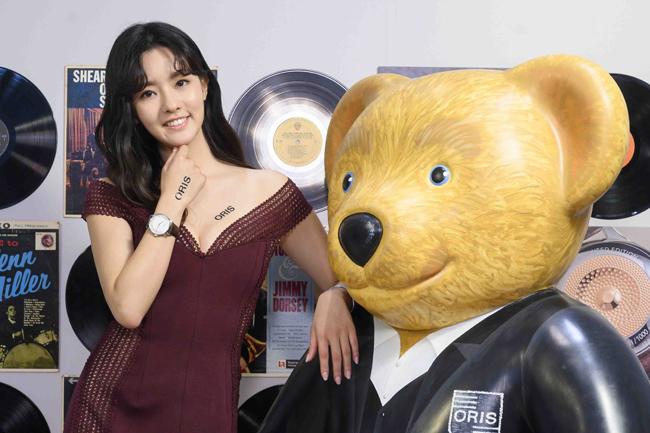 ORIS複合式概念店開幕 陳語安情牽爵士ORIS限量腕錶