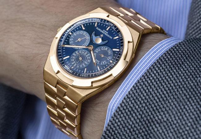 江詩丹頓Overseas超薄萬年曆腕錶鍊帶款