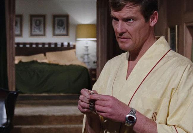 活躍於1900年代的知名演員Roger Moore 曾於經典諜報片《007》中配戴漢米爾頓Pulsar系列的P2錶款