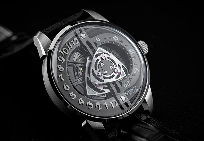 貝倫斯演繹科幻奇想三部曲： 星際＋太空＋神秘符號，轉子引擎系列注入轉動爆發的製錶魅力。