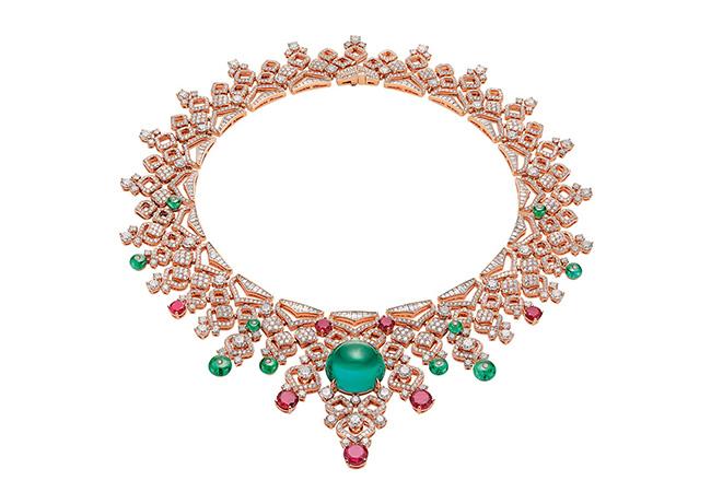 BVLGARI BAROCKO系列頂祖母綠、紅寶石與鑽石項鍊。