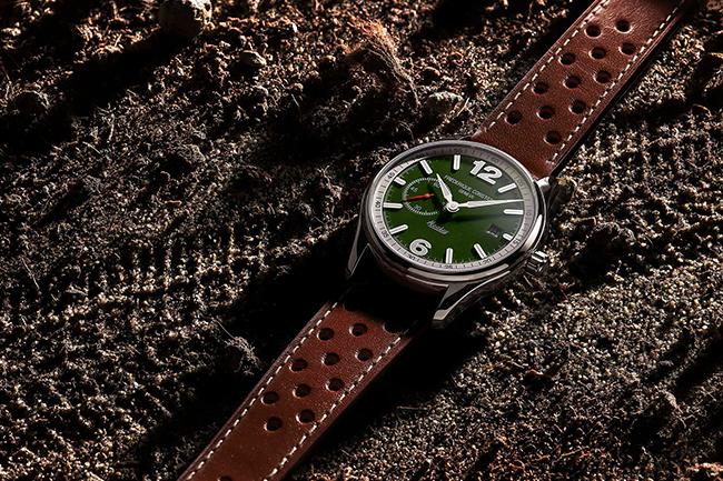 康斯登古董賽車系列腕錶2021  加入典雅小秒針