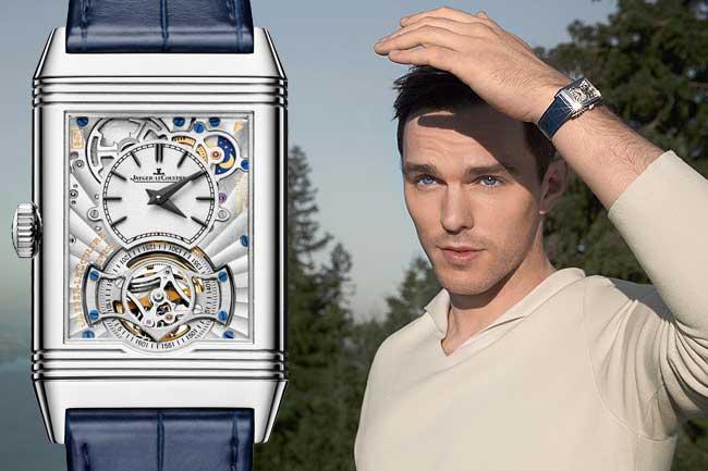 英倫型男尼可拉斯霍特演繹JAEGER-LECOULTRE積家Reverso Tribute Tourbillon Duo翻轉系列雙時區陀飛輪腕錶。