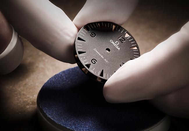 歐米茄OMEGA海馬300系列三明治錶盤