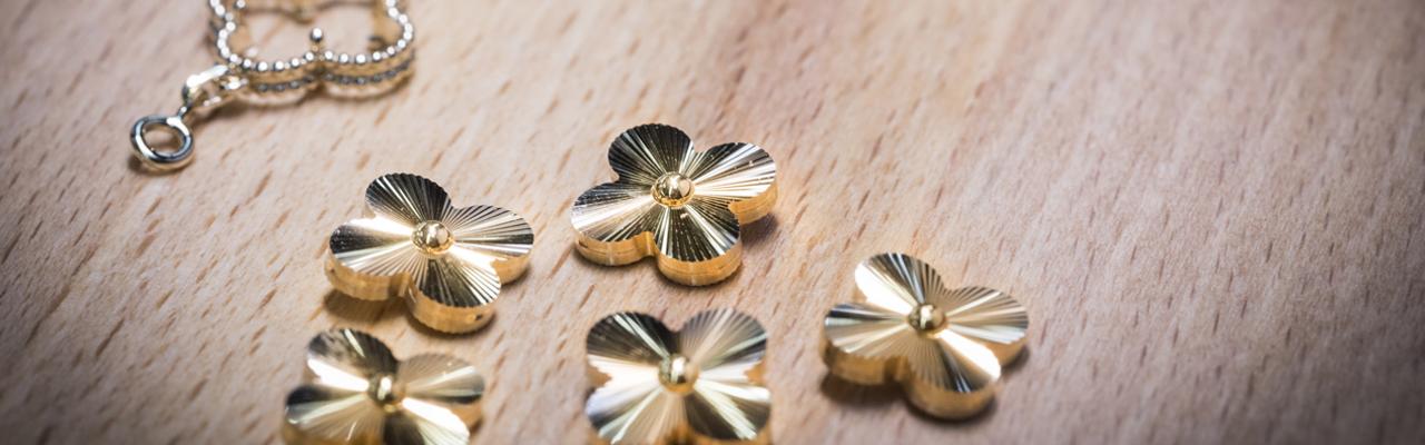 璣鏤雕花K金圖騰