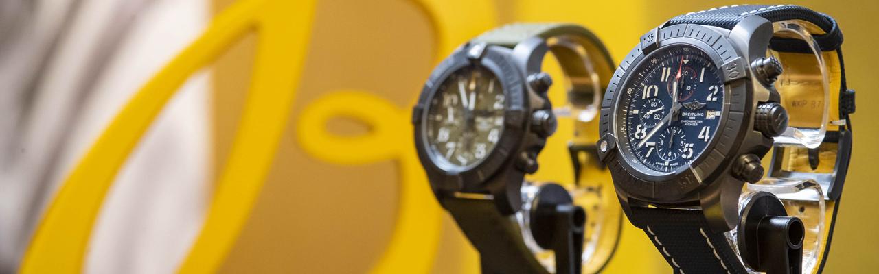 百年靈Super Avenger Chronograph 48超級復仇者夜間任務計時腕錶