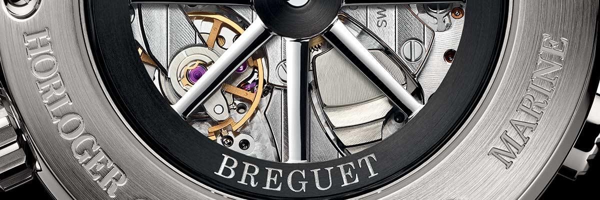 寶璣5547鬧鈴腕錶腕錶所採用的519F/1自動上鍊機芯將自動盤設計成船舵的樣式。