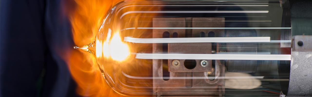 雅典錶UFO三地時間不倒翁天文台座鐘