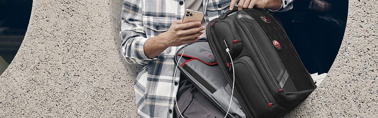 PlayerOne高階機能型專業玩家電競筆電背包