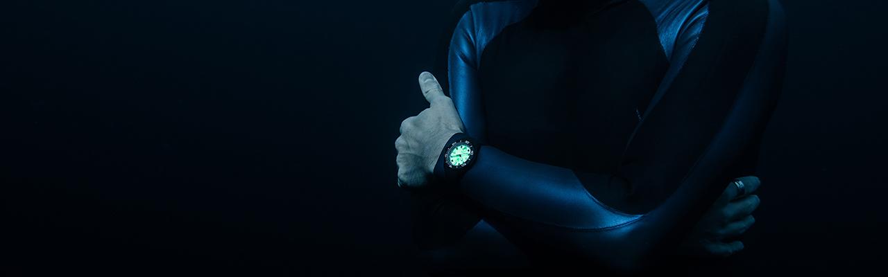 泰格豪雅TAG Heuer Aquaracer Professional 300米Night Diver夜潛者腕錶 