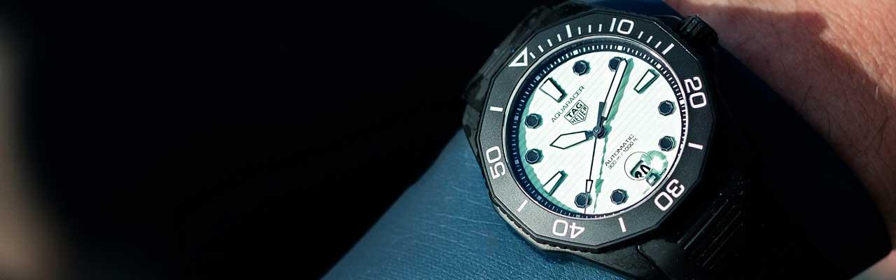 泰格豪雅TAG HEUER Aquaracer Professional 300 Night Diver泰格豪雅夜潛者自動潛水錶