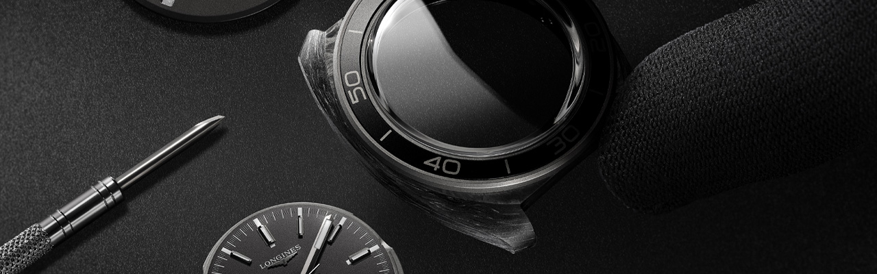 LONGINES浪琴表Ultra-Chron Carbon超級天文台鍛造碳腕錶