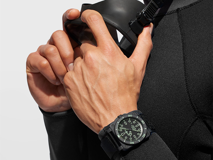 BELL & ROSS柏萊士BR-03 diver Lum Outline夜光腕錶