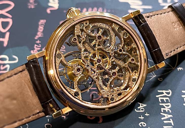 江詩丹頓30051/000鏤空金雕陀飛輪。