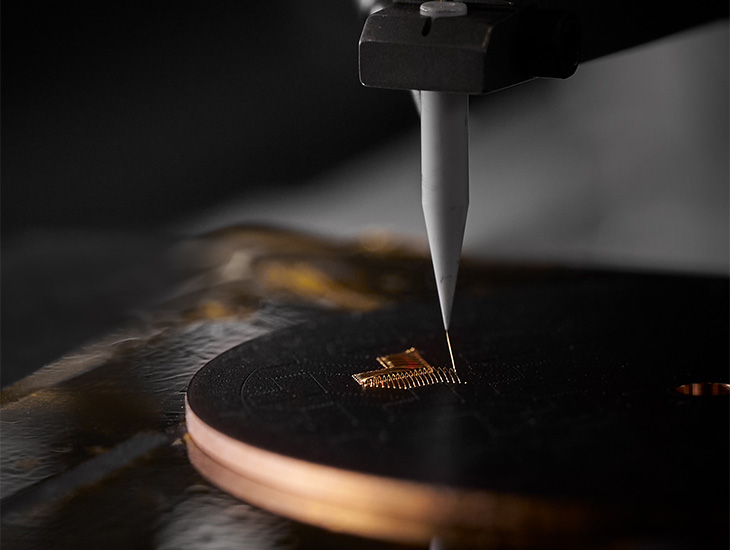 LOUIS ERARD Métiers d’Art Fil d’Or 金線刺繡限量腕錶