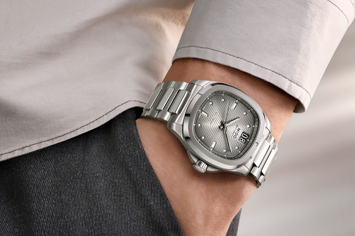 鈦金屬詮釋經典電視框  MIDO Multifort TV Big Date Titanium復古登場