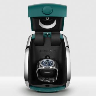 會自己「看錶」的上鍊盒