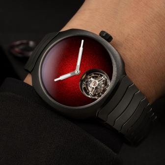 踏入陶瓷領域／亨利慕時疾速者陀飛輪陶瓷概念腕錶