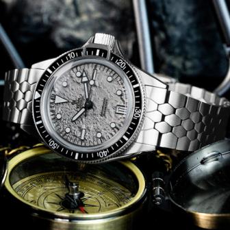 月球紋理的硬派魅力／YEMA Superman Titanium 限量版CMM.11