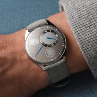 升級自主研發機芯／RESSENCE Type 11