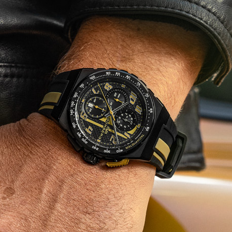 黑金傳奇 × 紅線狂飆／BOMBERG APEX Carbon 系列腕錶