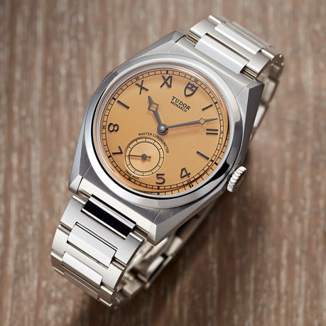 TUDOR Monarch值得買嗎？帝舵百年設計美學、METAS認證一次到位