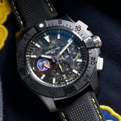 百年靈 X 台灣雷虎特技小組聯名，陶瓷錶殼打造BREITLING Avenger B01 Chronograph 44 Night Mission限量腕錶