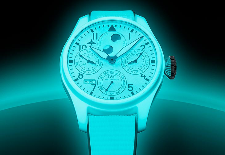 IWC萬國錶大型飛行員Ceralume®夜光陶瓷萬年曆腕錶