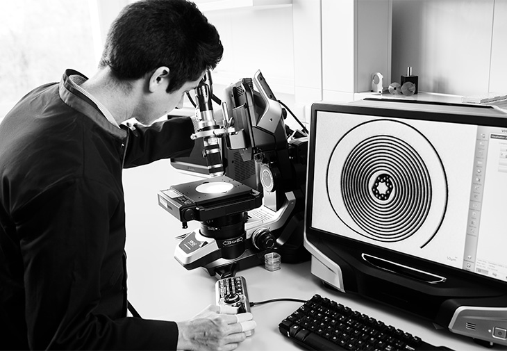 TAG Heuer泰格豪雅TH-Carbonspring前衛碳游絲