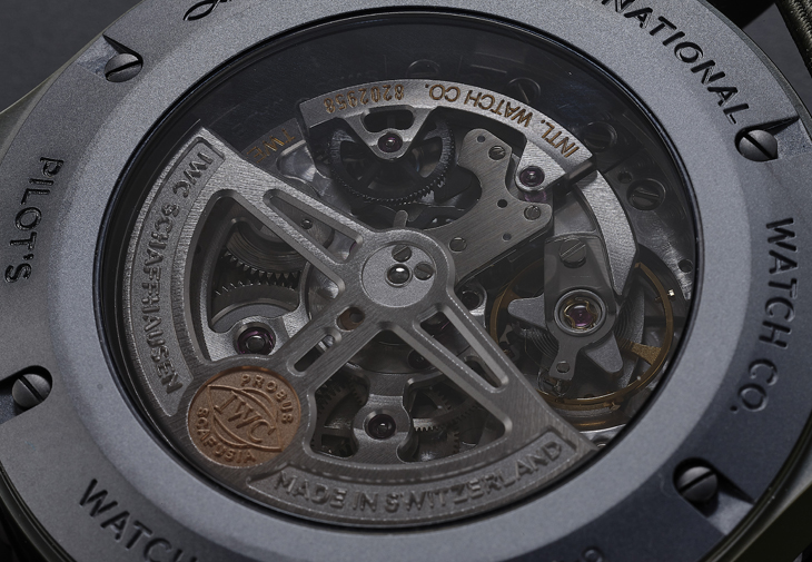 萬國錶IWC飛行員系列Top Gun海軍空戰部隊世界時間腕錶「森林地」特別版