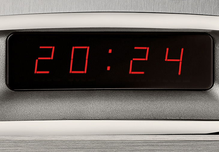 GIRARD-PERREGAUX芝柏表潮酷卡司鈦金屬腕錶限量版