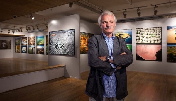 OMEGA與攝影大師Yann Arthus-Bertrand共同守護海洋生態
