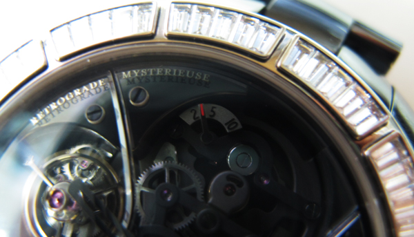 CHANEL玄妙的 J12 Retrograde Mysterieuse神秘逆行錶