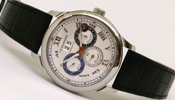 瞬跳功能方便讀取CHOPARD L.U.C Perpetual Twin