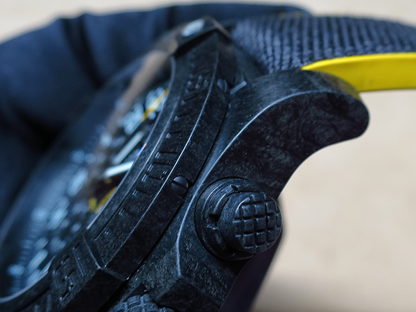 BREITLING百年靈推出以Breitlight