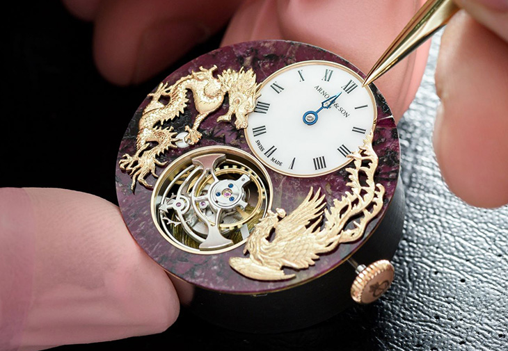 ARNOLD & SON UTT超薄陀飛輪系列龍鳳戲珠腕錶