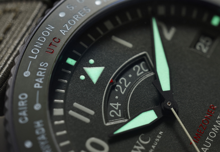 萬國錶IWC飛行員系列Top Gun海軍空戰部隊世界時間腕錶「森林地」特別版