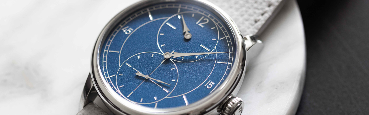 LOUIS ERARD Le Régulateur Gravé Bleu三針一線午夜藍雕刻面盤腕錶