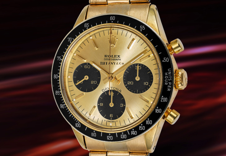 紐約富藝斯鐘錶拍賣品之一,勞力士「Daytona」型號 6264,14K 黃金計時鏈帶腕錶,備香檳色錶盤,由蒂芙尼銷售,約 1971 年制。估價:200,000 - 400,000 美元