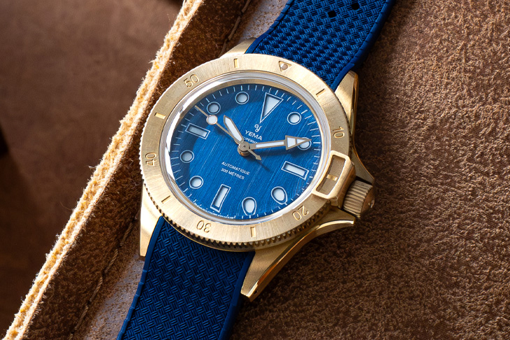 青銅錶殼與藍色拉絲三明治面盤／YEMA  Superman Bronze CMM.10限量版潛水錶