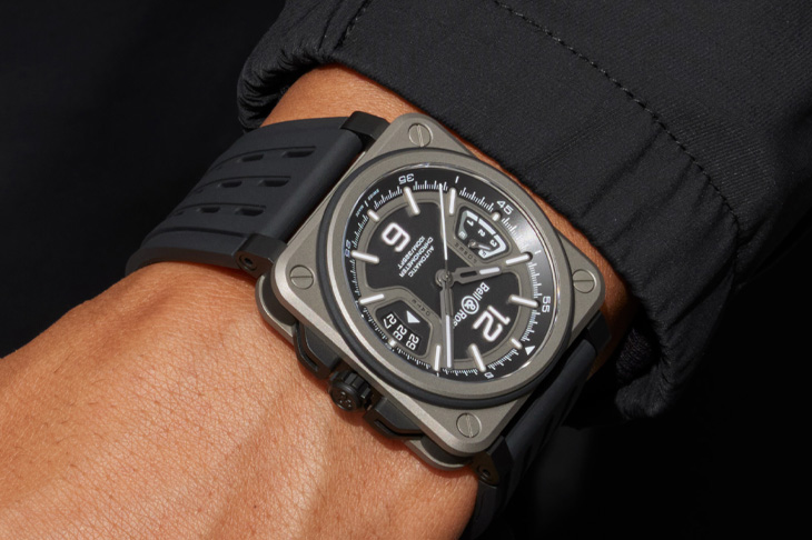 X形面盤布局  BELL & ROSS BR-X3 Black Titanium 與 BR-X3 Blue Steel天文台認證腕錶