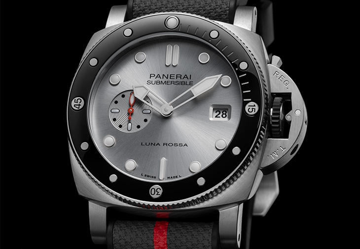 PANERAI沛納海Submersible QuarantaQuattro Luna Rossa腕錶