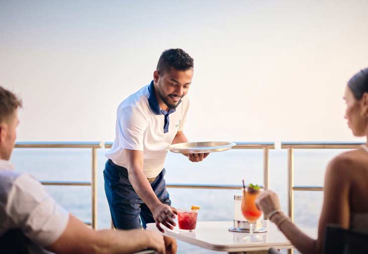 獨享超級遊艇 The Ritz-Carlton Yacht Collection