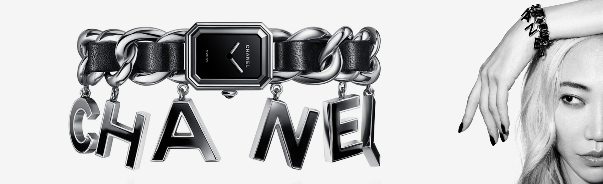 我想要。動感的字母吊飾  Première Wanted de CHANEL