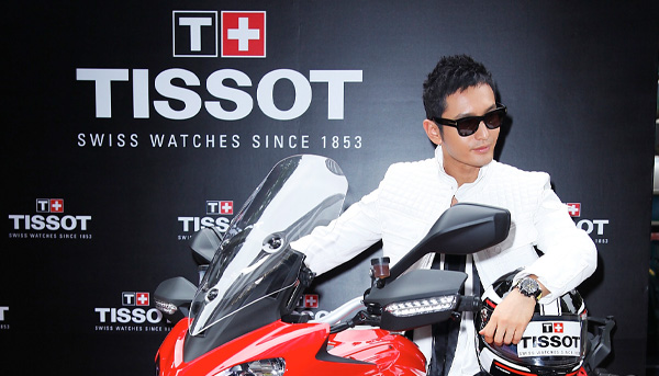 黃曉明現身台北東區　為台北忠孝天梭表名品店開幕誌慶